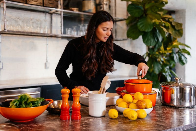 People cooking together